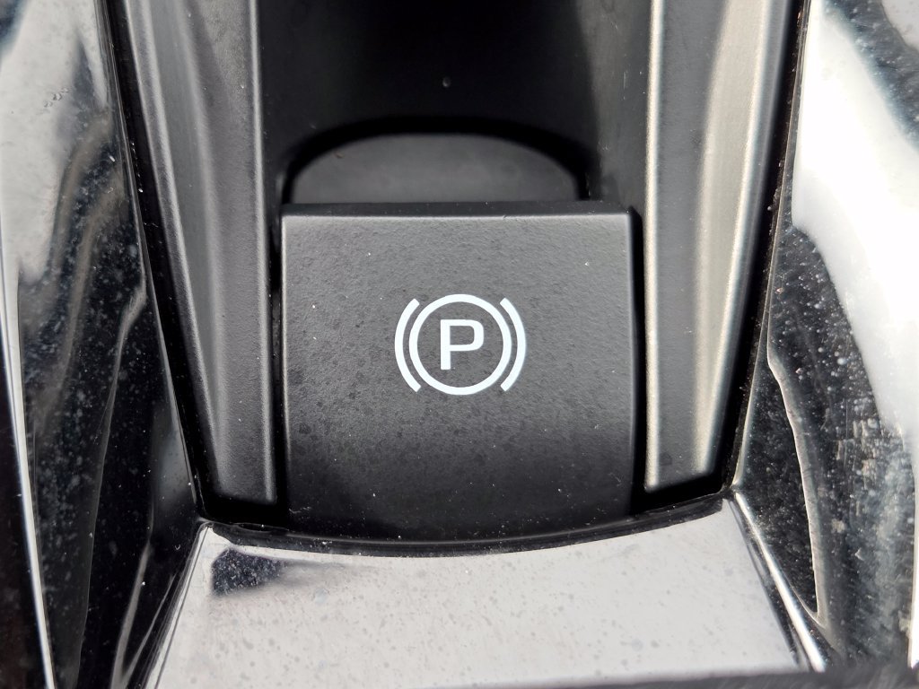Used 2025 Toyota Camry XLE AWD/4WD image 13