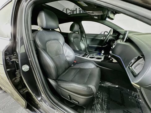 Used 2020 Kia Stinger GT1 RWD image 35