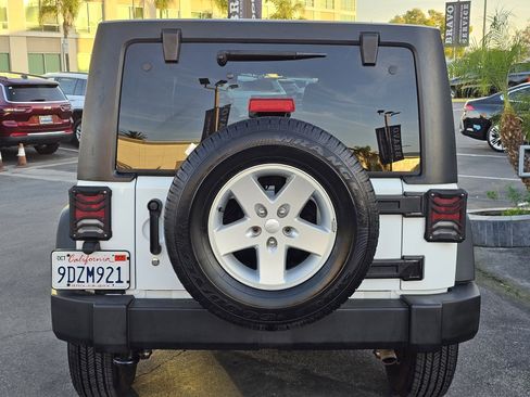 Used 2018 Jeep Wrangler Unlimited Sport S image 6