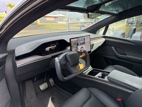 Used 2022 Tesla Model X image 5