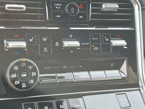 New 2025 Nissan Armada SL w/ Captain's Chari Seat Package image 18