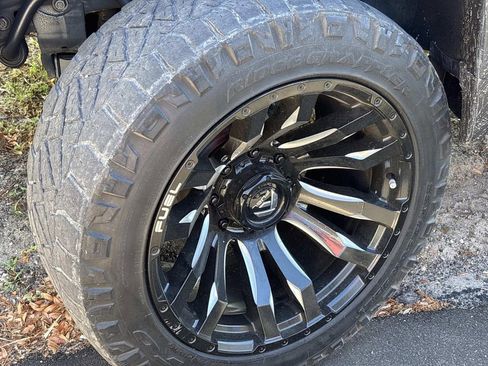 Used 2021 Chevrolet Silverado 2500 Custom w/ Custom Value Package image 6