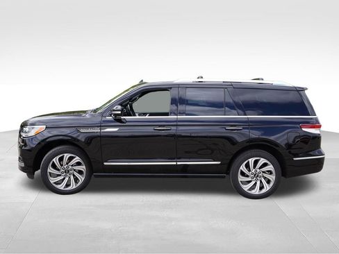 Used 2022 Lincoln Navigator Reserve AWD/4WD image 9