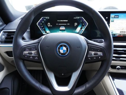 Used 2023 BMW i4 eDrive40 RWD image 18