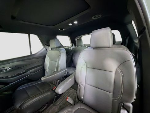 Used 2022 Chevrolet Traverse LT w/ LT Premium Package AWD/4WD image 26