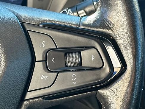 Used 2022 Chevrolet Bolt EUV LT w/ Convenience Package image 30