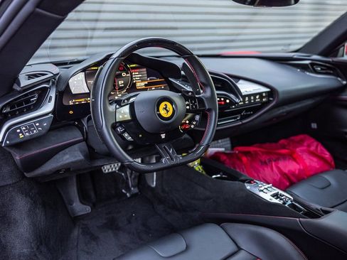 Used 2021 Ferrari SF90 Stradale Base image 4