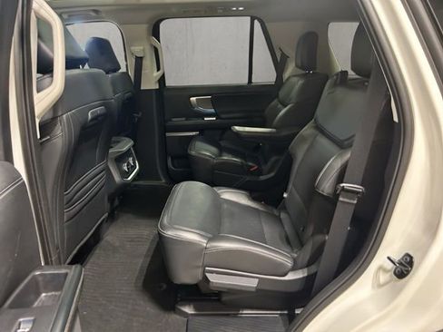 Used 2025 Ford Expedition Platinum AWD/4WD image 22