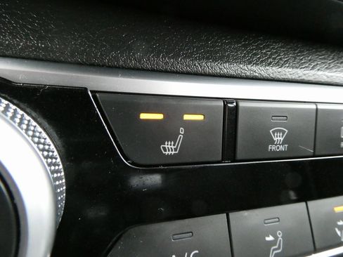 Used 2024 Nissan Altima 2.5 SV w/ SV Premium Package image 16