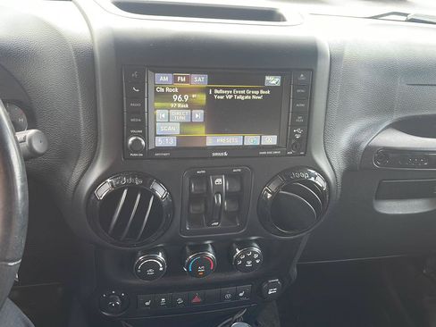 Used 2016 Jeep Wrangler Unlimited Sahara AWD/4WD image 9