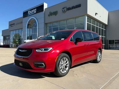 New 2026 Chrysler Pacifica Select