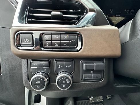 Used 2025 GMC Yukon Denali Ultimate image 4