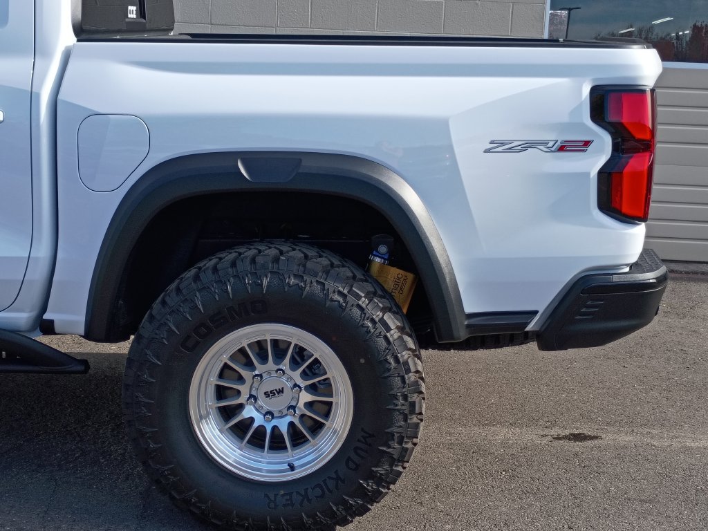 Used 2026 Chevrolet Colorado ZR2 w/ Technology Package AWD/4WD image 7