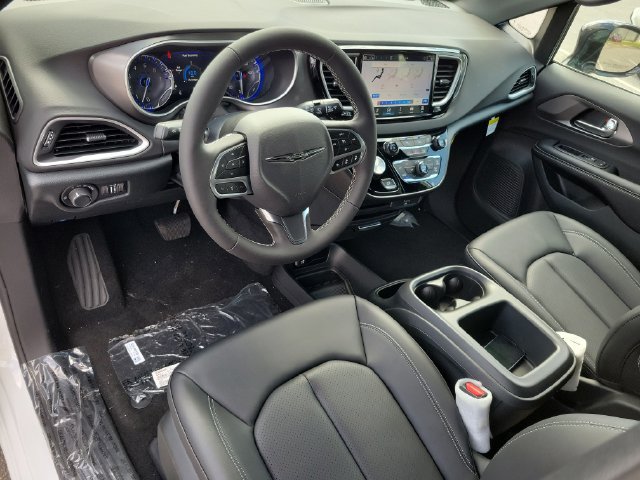 New 2026 Chrysler Voyager LX FWD image 14