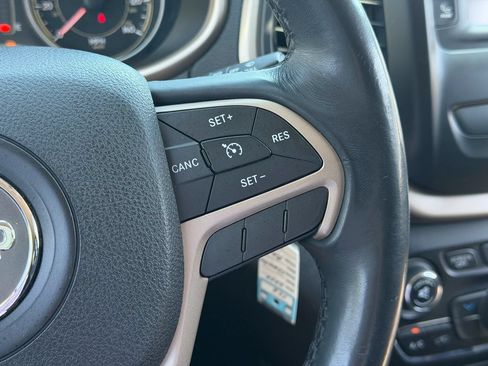 Used 2014 Jeep Cherokee Latitude AWD/4WD image 13
