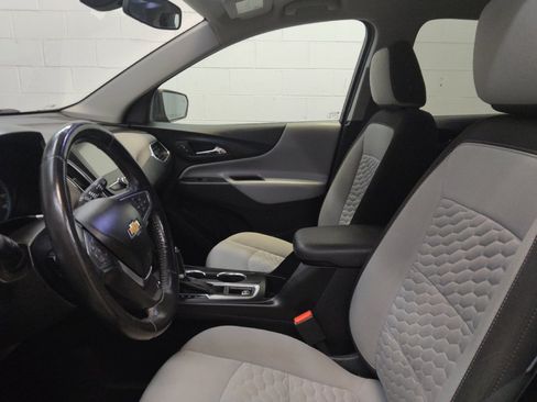 Used 2018 Chevrolet Equinox LT FWD image 17