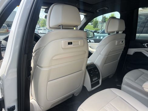 Used 2022 BMW X7 xDrive40i w/ M Sport Package AWD/4WD image 35