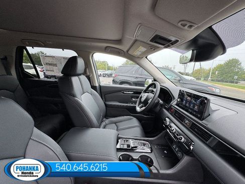 New 2025 Honda Pilot Touring image 36