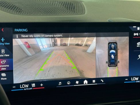 Used 2024 BMW X7 M60i AWD/4WD image 21