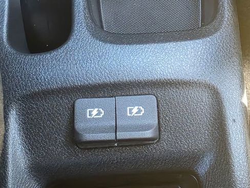 Used 2024 Nissan Kicks S FWD image 18
