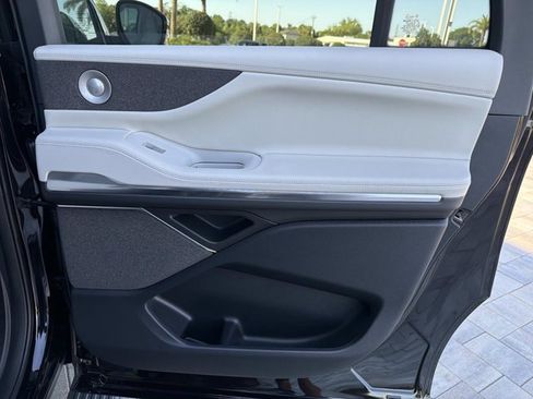New 2026 Lincoln Navigator L Reserve AWD/4WD image 21