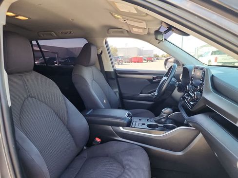 Used 2020 Toyota Highlander L image 18