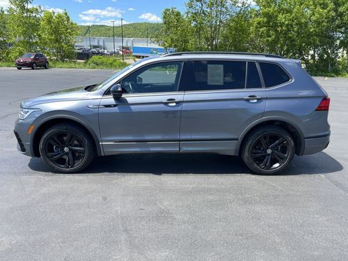 Used 2023 Volkswagen Tiguan SE R-Line AWD/4WD image 4
