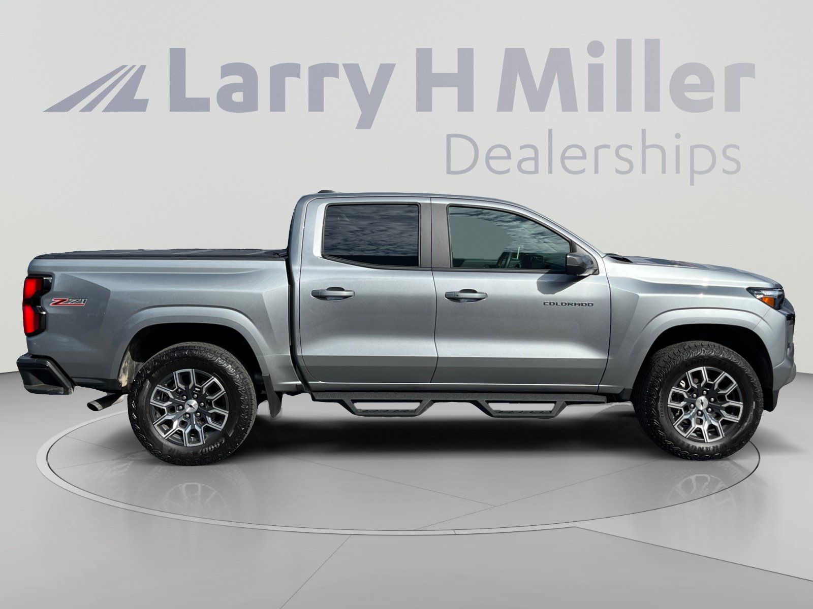 Used 2025 Chevrolet Colorado Z71 w/ Technology Package AWD/4WD image 6