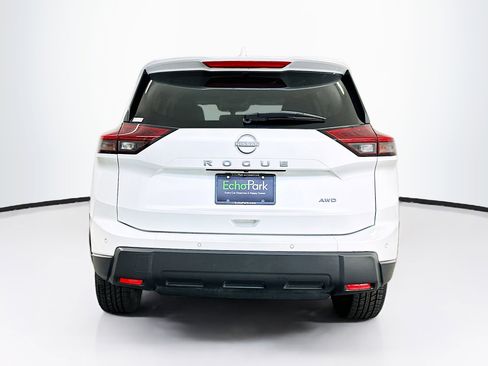 Used 2025 Nissan Rogue SV image 7