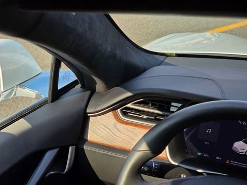 Used 2020 Tesla Model S Long Range Plus image 22