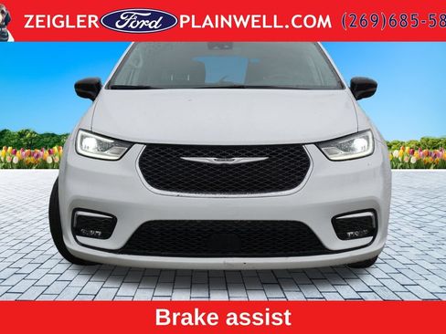 Used 2024 Chrysler Pacifica Touring-L FWD image 8