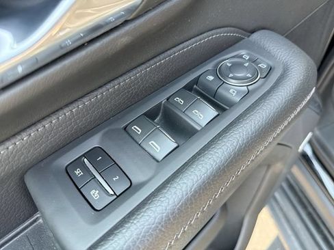 Used 2024 GMC Yukon XL Denali AWD/4WD image 13