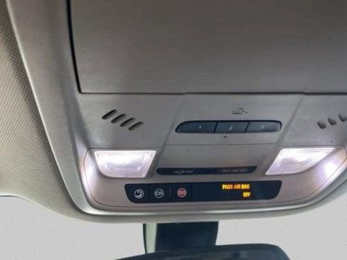 Used 2019 Buick Enclave Essence FWD image 17