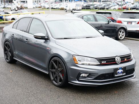 Used 2017 Volkswagen Jetta GLI image 7