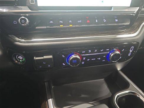 New 2026 GMC Sierra 1500 Elevation image 24