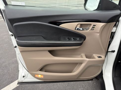 Used 2022 Honda Pilot Touring image 12