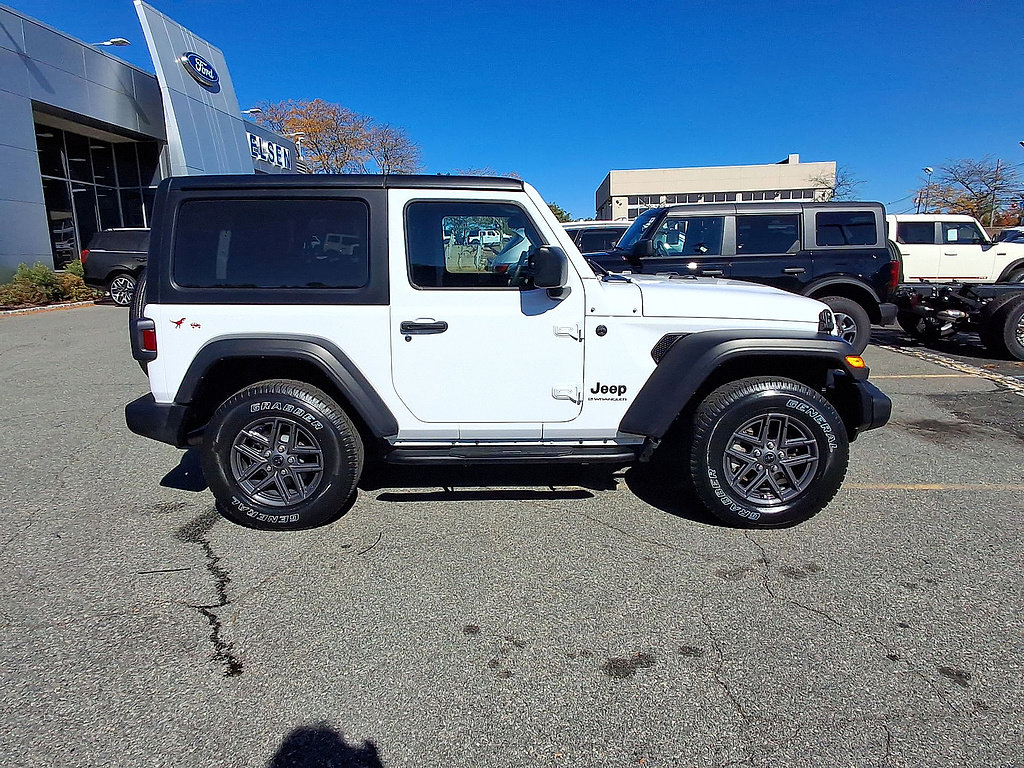 Used 2024 Jeep Wrangler Sport AWD/4WD image 32