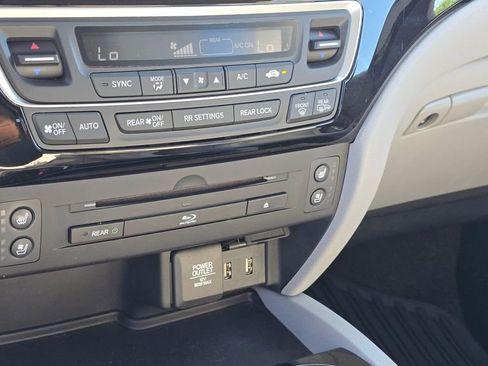 Used 2017 Honda Pilot Elite image 35