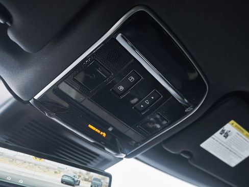 Used 2023 Land Rover Range Rover Long Wheelbase SE image 82