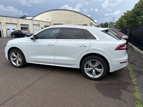 Used 2023 Audi Q8 Premium w/ Convenience Package AWD/4WD image 11