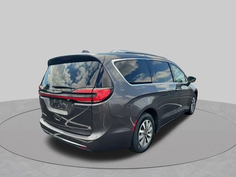 Used 2021 Chrysler Pacifica Touring-L FWD image 13