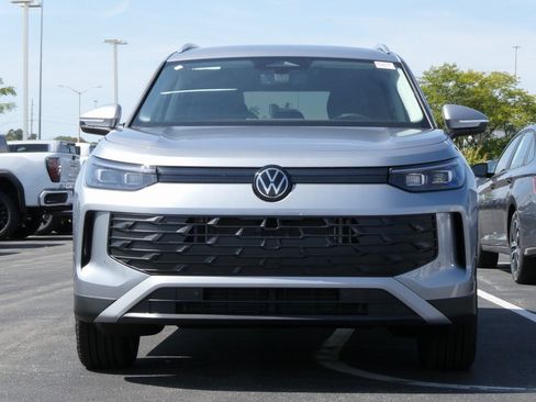 New 2025 Volkswagen Tiguan SE image 19