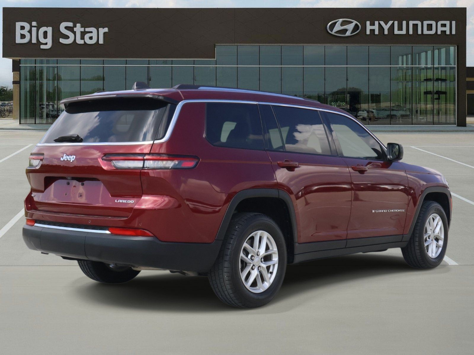 Used 2021 Jeep Grand Cherokee L Laredo w/ Luxury Tech Group I RWD image 4