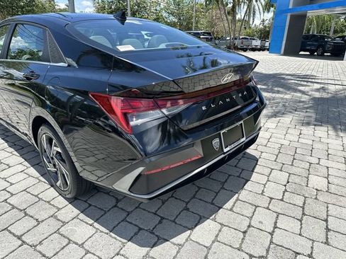 Used 2025 Hyundai Elantra SEL FWD image 12