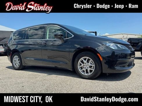 Used 2023 Chrysler Voyager LX FWD image 1