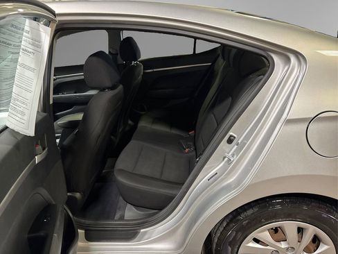 Used 2019 Hyundai Elantra SE w/ Cargo Package FWD image 10