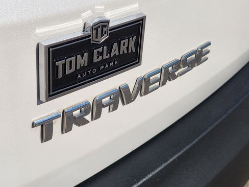 Certified 2023 Chevrolet Traverse LT w/ Rear Camera Mirror Package image 11