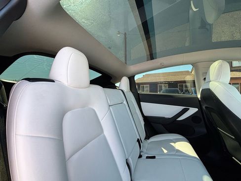 Used 2020 Tesla Model Y Long Range image 19