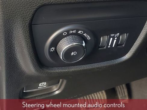 Used 2025 Jeep Grand Cherokee Limited w/ Black Appearance Package image 21