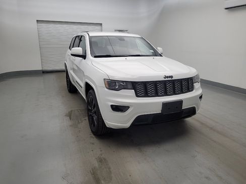 Used 2017 Jeep Grand Cherokee Altitude AWD/4WD image 14